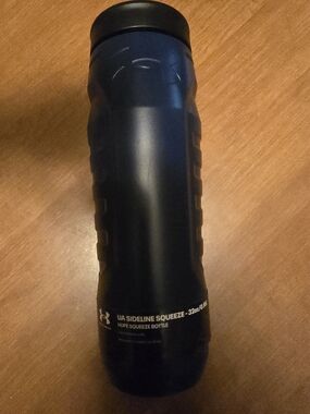 Under Armour UA Sideline Squeeze Water Bottle - Blue And Under Armour Hat Black